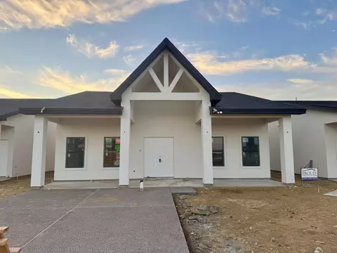 2816 Adamsville, Laredo, TX 78046