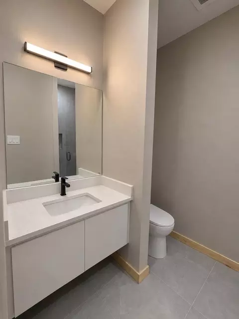 Bath - 5013 Servando Dr, Laredo, TX 78046 photo 3 of 3
