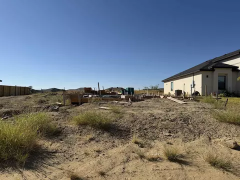 Exterior - 5013 Servando Dr, Laredo, TX 78046 photo 4 of 5