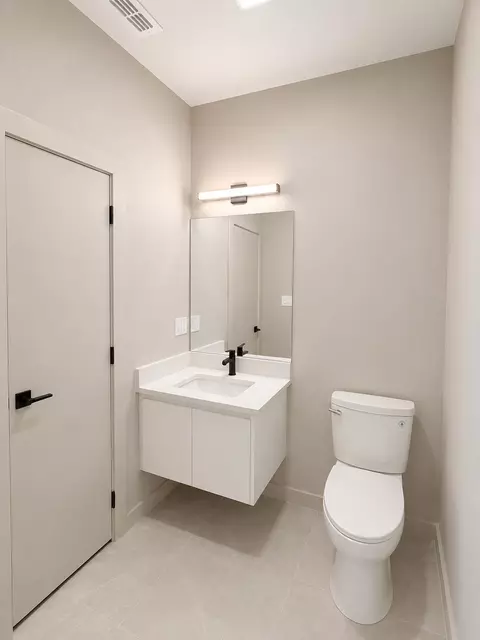 Bath - 5013 Servando Dr, Laredo, TX 78046 photo 1 of 3