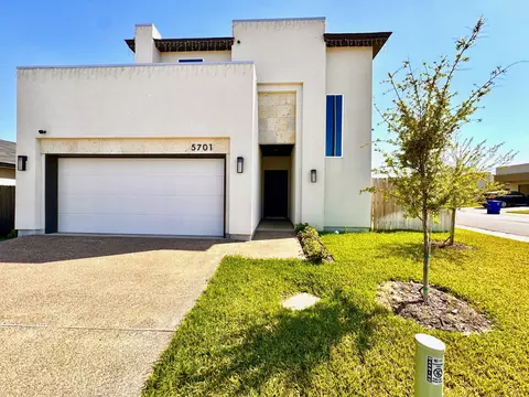 5701 Kylee Dr, Laredo, TX 78043