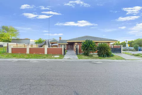 101 Lamrick Cir, Laredo, TX 78046