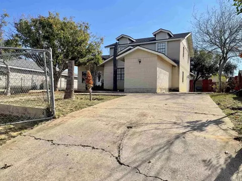 2815 Diaz St, Laredo, TX 78043