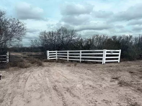 3354 E Texas State Highway 44, Encinal, TX 78019