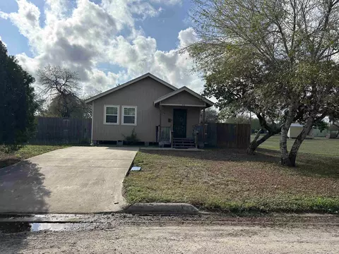 513 W Warren Ave, Kingsville, TX 78363