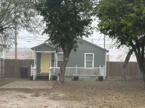 1014 E Kenedy, Kingsville, TX 78363