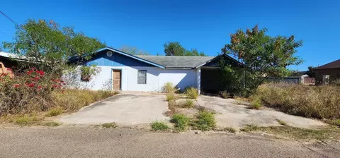 5404 Lopez Ln, Zapata, TX 78076