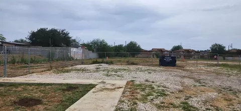 1419 E Hillside Rd, Laredo, TX 78041 photo 4