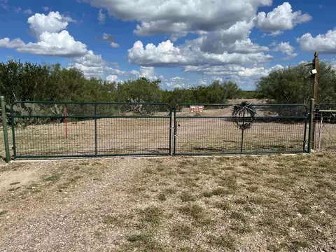 439 Ranch Road 7016c, Laredo, TX 78043