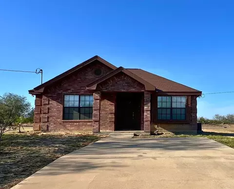 125 Cardinal St, Zapata, TX 78076