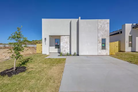 109 Faith Dr, Laredo, TX 78043