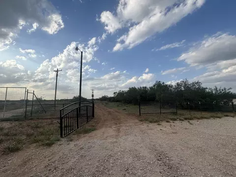 10770 S Ih 35 Artesia Wls, Artesia, TX 78001