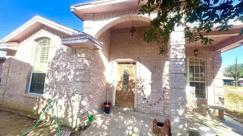 1902 Delmar St, Zapata, TX 78076