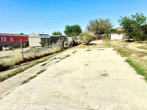 3914 Sitting Bull Ln, Laredo, TX 78043