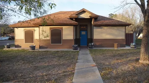 710 W Viggo St, Hebbronville, TX 78361