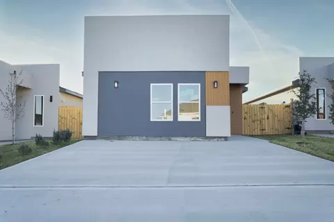 5019 Servando Dr, Laredo, TX 78046 photo 1