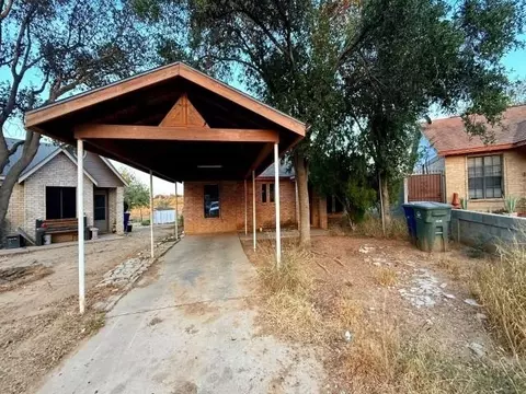 1001 N Lost Creek Lp, Laredo, TX 78046