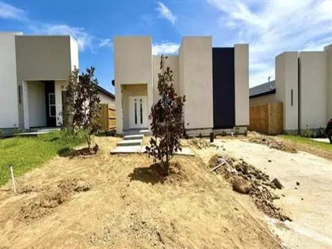5047 Los Caballos Lp, Laredo, TX 78046
