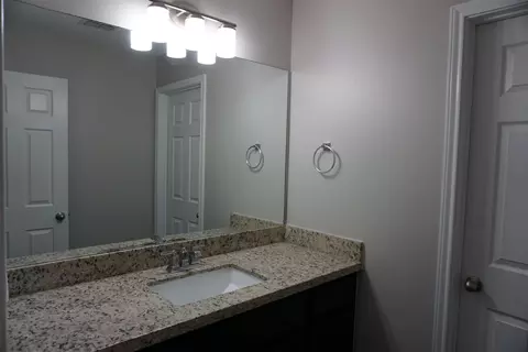 Bath - 1610 Alborada Dr, Laredo, TX 78045 photo 4 of 7