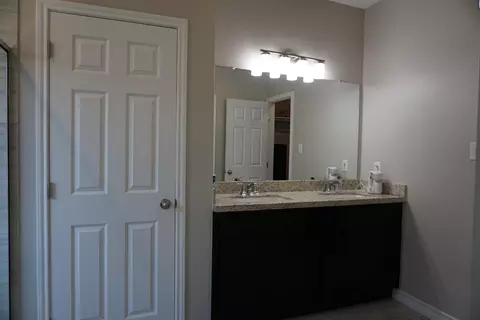 Bath - 1610 Alborada Dr, Laredo, TX 78045 photo 1 of 7
