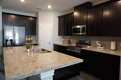 Kitchen - 1610 Alborada Dr, Laredo, TX 78045 photo 2 of 2
