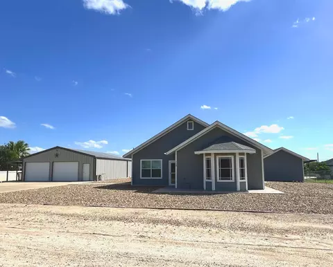 112 Apple St, Zapata, TX 78076