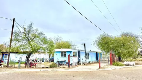 120 Masterson Rd, Laredo, TX 78046