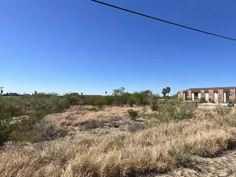 142 Roma St, Zapata, TX 78076