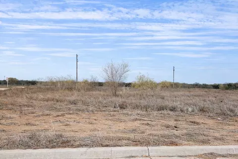 02 Ih-35 Access Rd, Cotulla, TX 78014