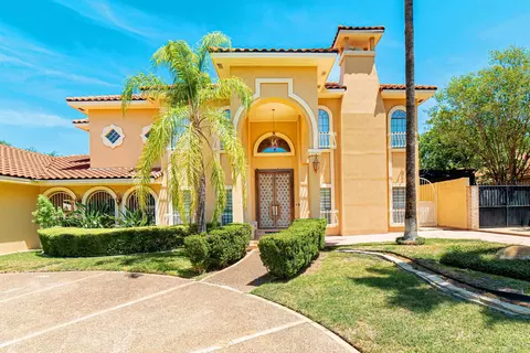 110 Windsor Rd, Laredo, TX 78045