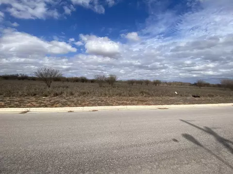 15 Ih-35 Access Rd, Cotulla, TX 78015