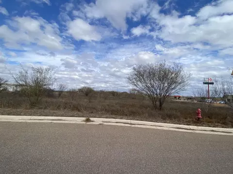 18 Ih-35 Access Rd, Cotulla, TX 78014