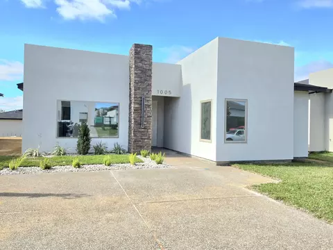 1005 Noyola Loop, Laredo, TX 78046 photo 1