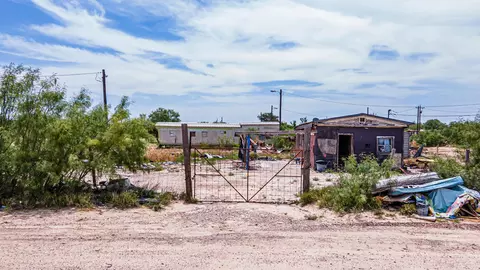 105 E Meirs St, Laredo, TX 78043