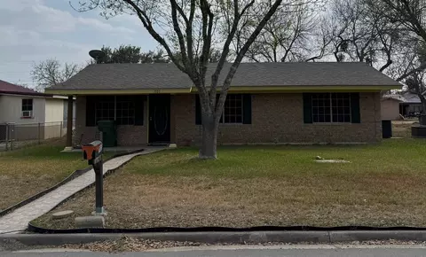 703 W Viggo St, Hebbronville, TX 78361