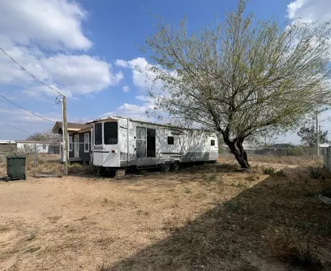 1502 Col Antonio Zapata Ave, Zapata, TX 78076