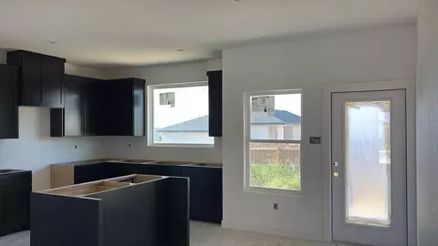Kitchen - 6006 Heather Loop, Laredo, TX 78043 photo 2 of 2