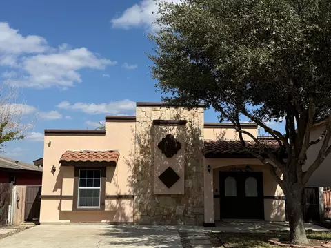 1021 Savannah Lp, Laredo, TX 78046
