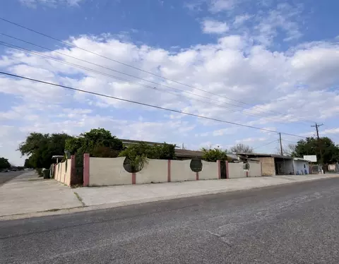 1702 Elm St, Zapata, TX 78076