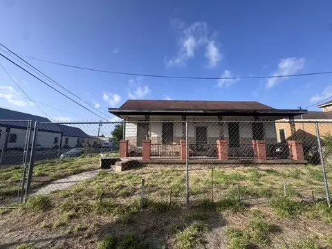 215 Cortez St, Laredo, TX 78040