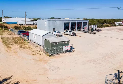405 Appaloosa Rd, Laredo, TX 78045