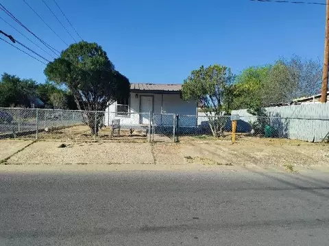 2402 Aldama St, Laredo, TX 78043