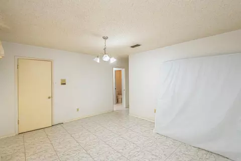 202 Ranch Rd, Laredo, TX 78043 photo 2