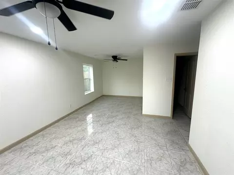 1202 Beverly Dr, Laredo, TX 78045 photo 9