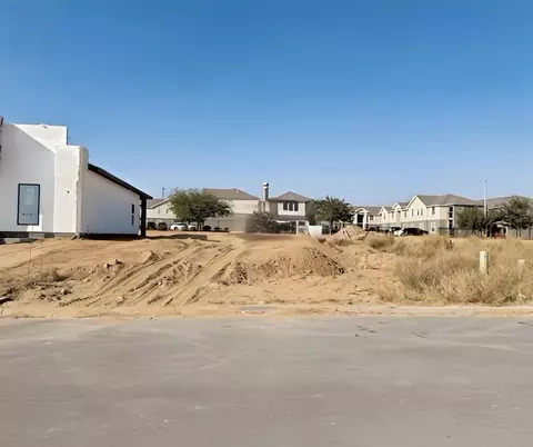 218 Lusitano Dr, Laredo, TX 78046