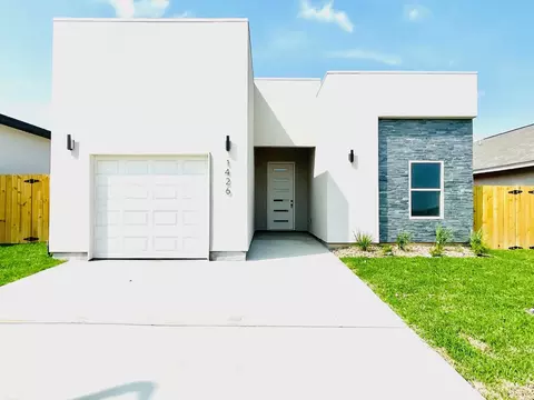 1426 Los Estribos Dr, Laredo, TX 78046