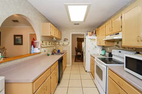 Kitchen - 1202 St John Lp, Laredo, TX 78045 photo 1 of 1