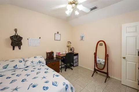 Bedroom - 1202 St John Lp, Laredo, TX 78045 photo 2 of 2