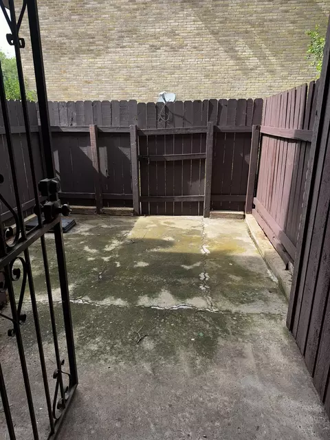 Exterior - 100 E Aurora St #331, Laredo, TX 78040 photo 1 of 1