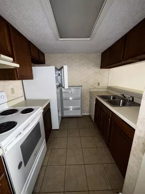 Kitchen - 100 E Aurora St #331, Laredo, TX 78040 photo 1 of 3